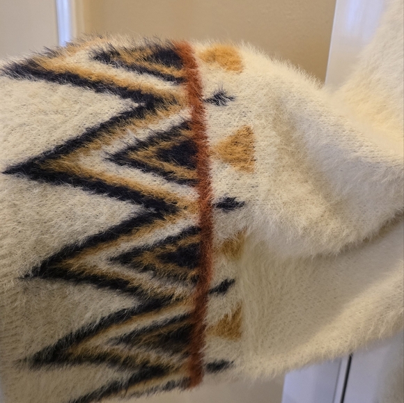 Baciano Sweater - Picture 12 of 16